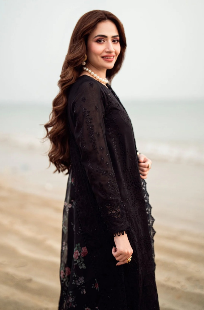 Nureh -Winter 3PC Dhanak ChickenKari Embroidered with Sequence work Suit - SS0112